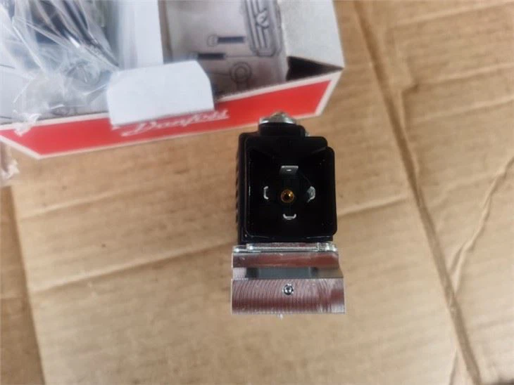 Sauer Danfoss 157B PVEM-12V PVE2SV PVEM32 155G4093 Hydraulic Proportional Valve 157B4032 157B4033 157B4116